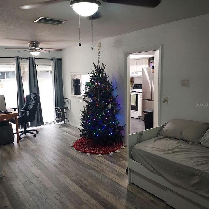 На продажу: $130,000 (1 спален, 1 ванн, 828 Квадратных фут)