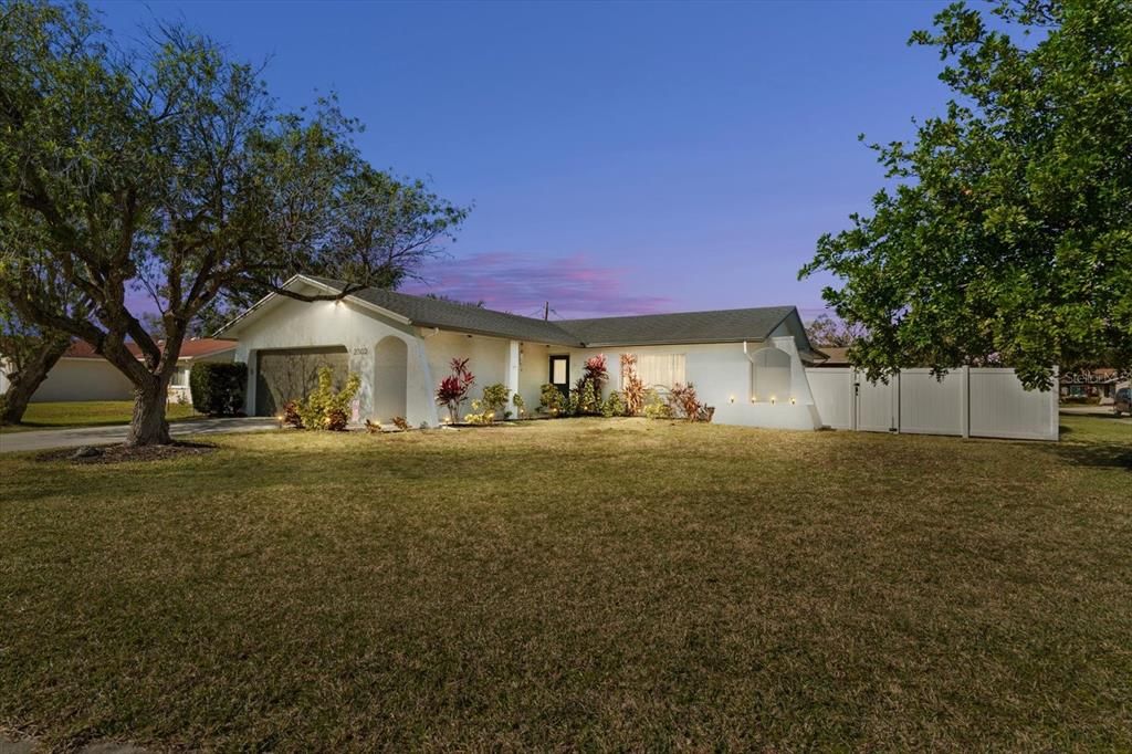 For Sale: $370,000 (2 beds, 2 baths, 1196 Square Feet)