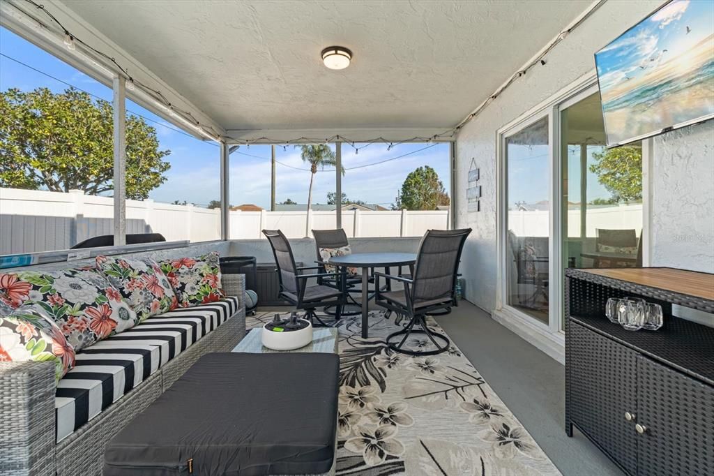 For Sale: $370,000 (2 beds, 2 baths, 1196 Square Feet)