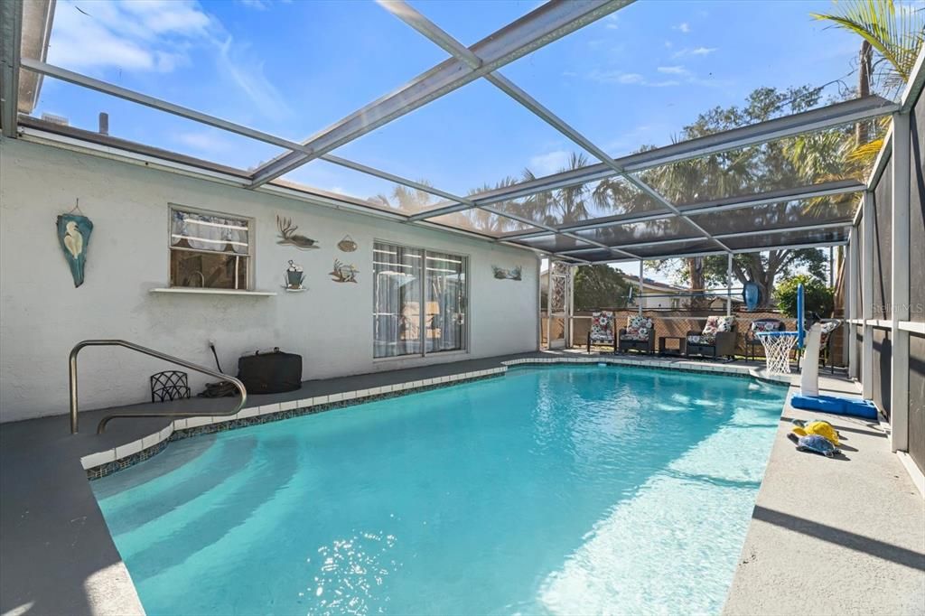 For Sale: $370,000 (2 beds, 2 baths, 1196 Square Feet)