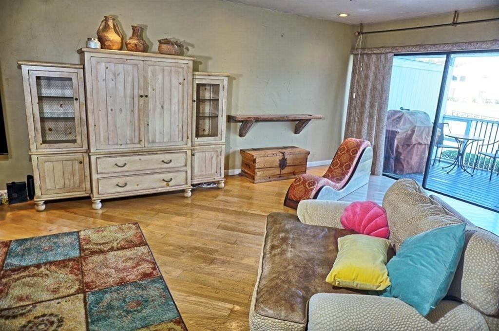 待售: $274,900 (2 贝兹, 2 浴室, 1368 平方英尺)