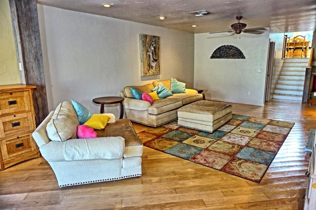 待售: $274,900 (2 贝兹, 2 浴室, 1368 平方英尺)