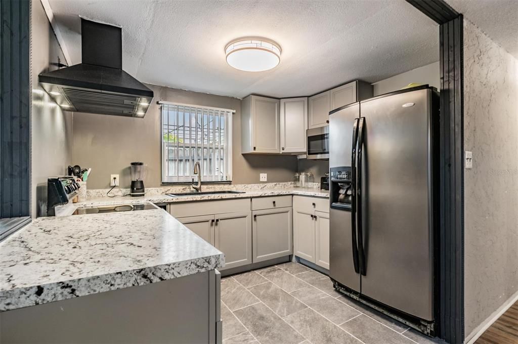 For Sale: $275,000 (2 beds, 2 baths, 1377 Square Feet)