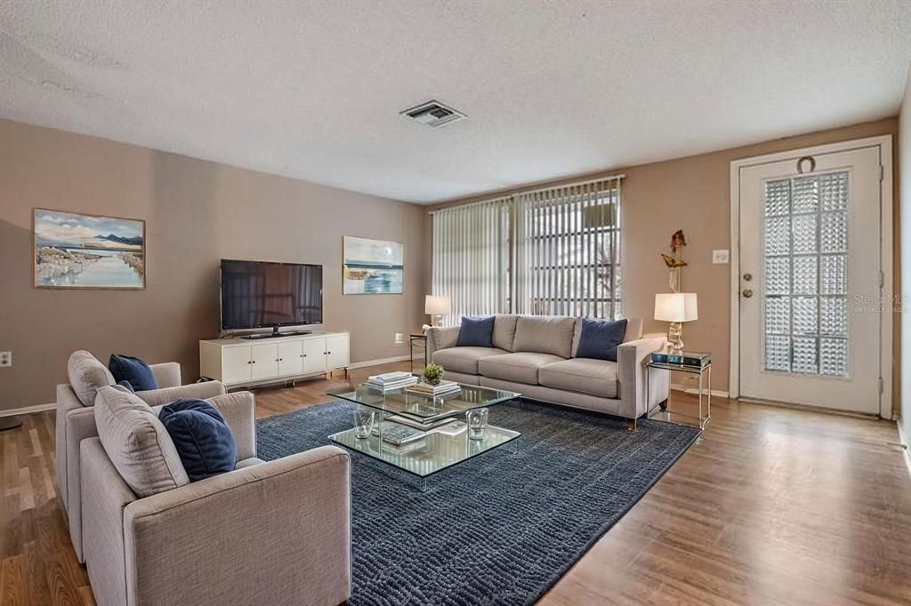 For Sale: $275,000 (2 beds, 2 baths, 1377 Square Feet)