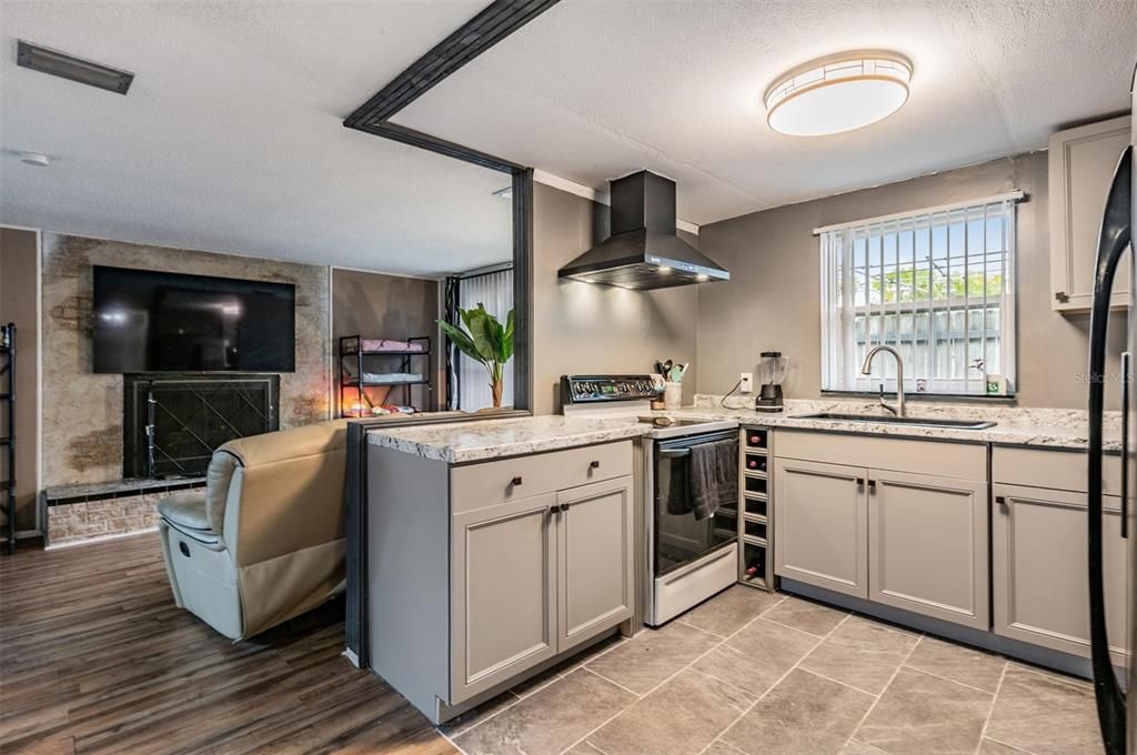 For Sale: $275,000 (2 beds, 2 baths, 1377 Square Feet)