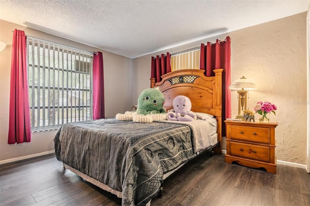 For Sale: $275,000 (2 beds, 2 baths, 1377 Square Feet)