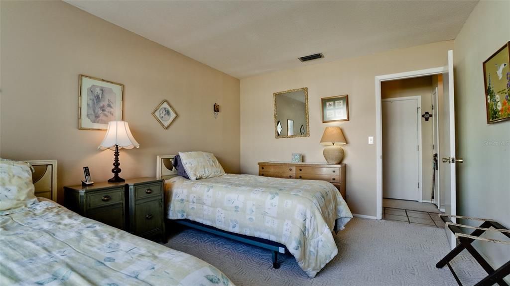 For Sale: $300,000 (2 beds, 2 baths, 1825 Square Feet)