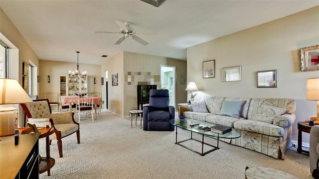 For Sale: $300,000 (2 beds, 2 baths, 1825 Square Feet)