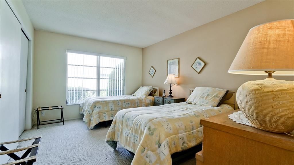 For Sale: $300,000 (2 beds, 2 baths, 1825 Square Feet)