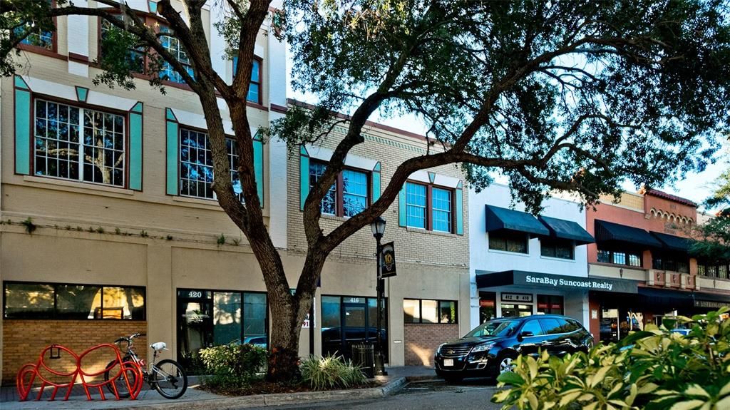 For Sale: $300,000 (2 beds, 2 baths, 1825 Square Feet)