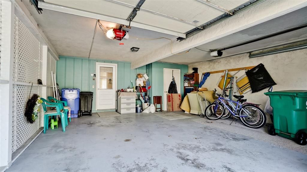 For Sale: $300,000 (2 beds, 2 baths, 1825 Square Feet)