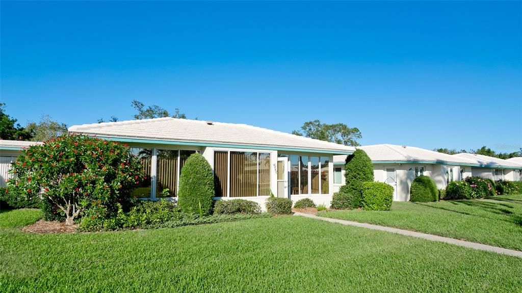 For Sale: $300,000 (2 beds, 2 baths, 1825 Square Feet)