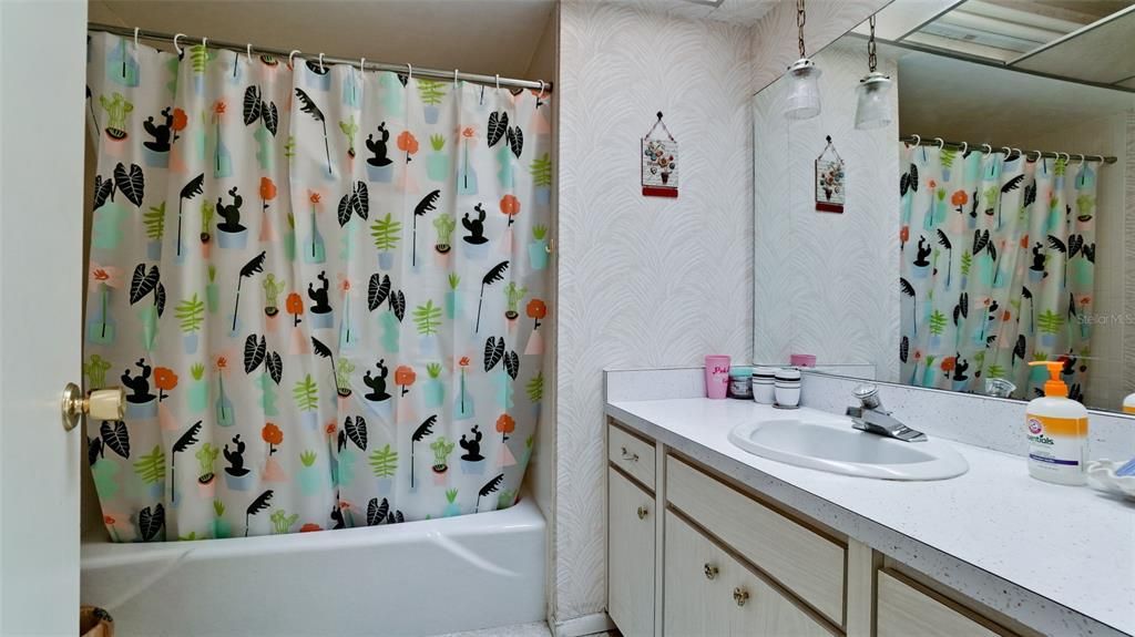 For Sale: $300,000 (2 beds, 2 baths, 1825 Square Feet)