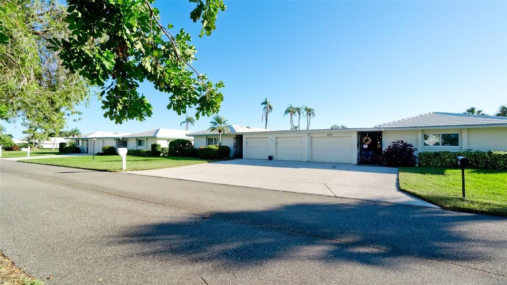 For Sale: $300,000 (2 beds, 2 baths, 1825 Square Feet)