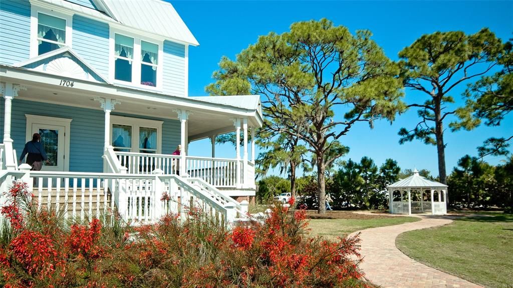 For Sale: $300,000 (2 beds, 2 baths, 1825 Square Feet)