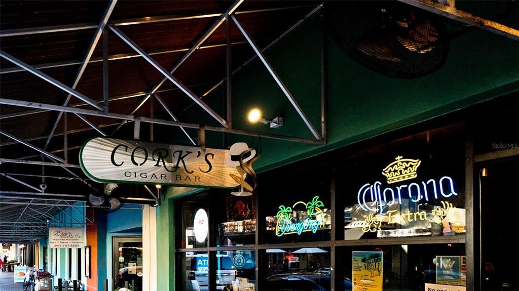 For Sale: $300,000 (2 beds, 2 baths, 1825 Square Feet)