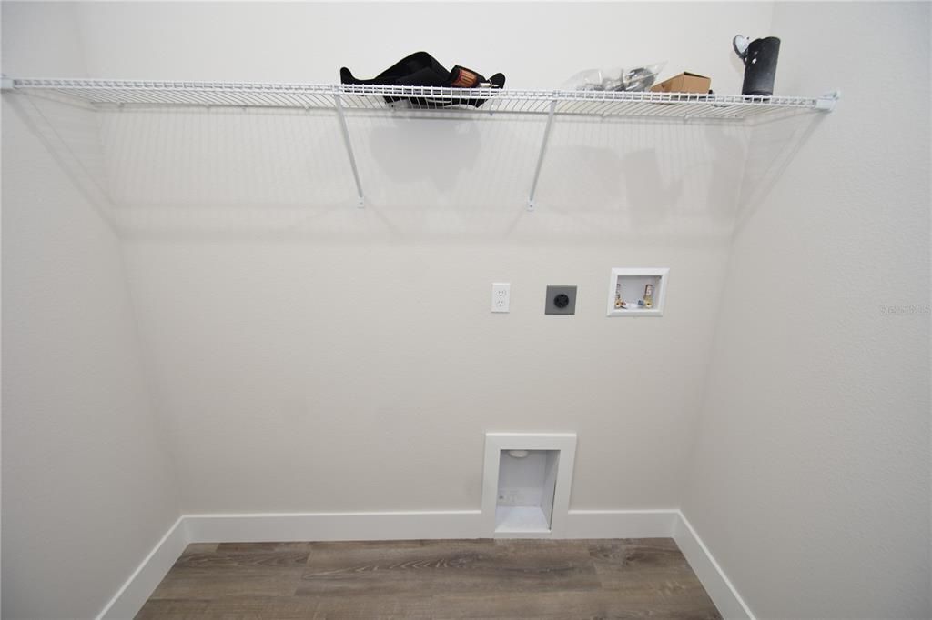 待售: $559,000 (6 贝兹, 0 浴室, 2742 平方英尺)