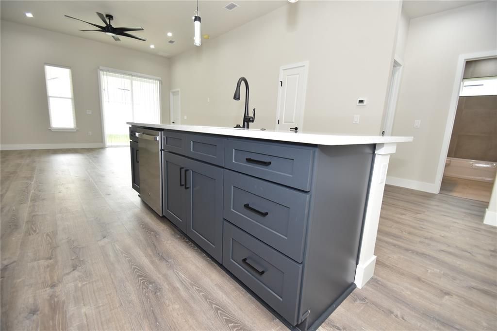 待售: $559,000 (6 贝兹, 0 浴室, 2742 平方英尺)