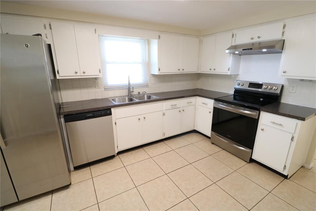 待售: $249,998 (3 贝兹, 2 浴室, 1394 平方英尺)