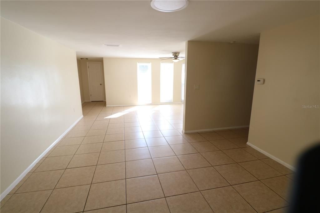 待售: $249,998 (3 贝兹, 2 浴室, 1394 平方英尺)