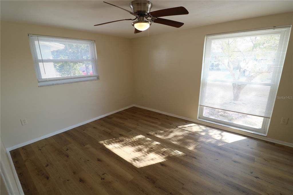 待售: $249,998 (3 贝兹, 2 浴室, 1394 平方英尺)