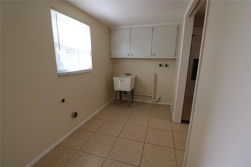 待售: $249,998 (3 贝兹, 2 浴室, 1394 平方英尺)