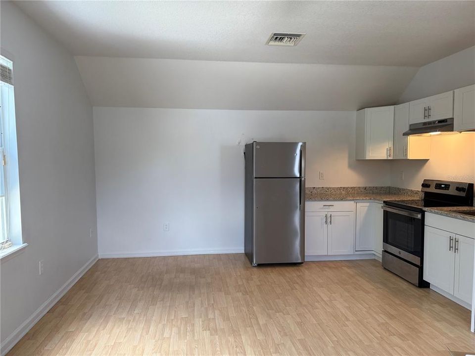 出租: $1,725 (1 贝兹, 1 浴室, 600 平方英尺)