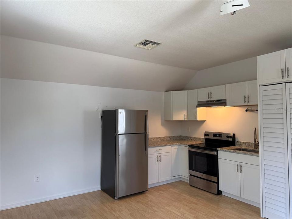 出租: $1,725 (1 贝兹, 1 浴室, 600 平方英尺)