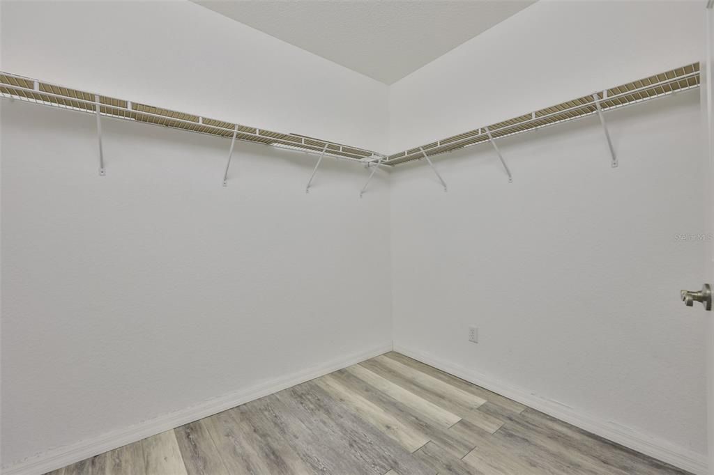 For Sale: $350,000 (3 beds, 2 baths, 1860 Square Feet)