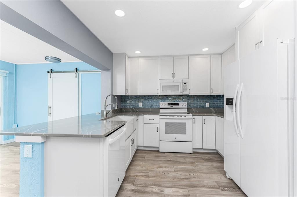 На продажу: $359,900 (2 спален, 2 ванн, 1275 Квадратных фут)