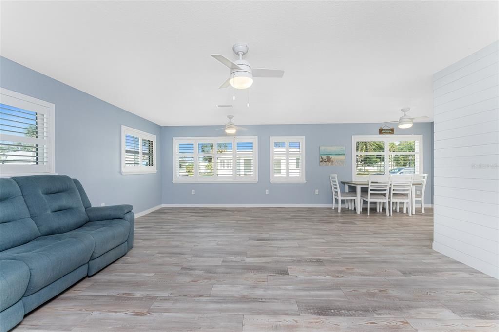 На продажу: $359,900 (2 спален, 2 ванн, 1275 Квадратных фут)