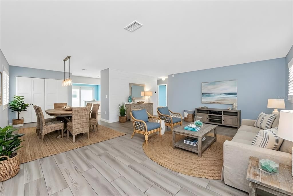 На продажу: $359,900 (2 спален, 2 ванн, 1275 Квадратных фут)