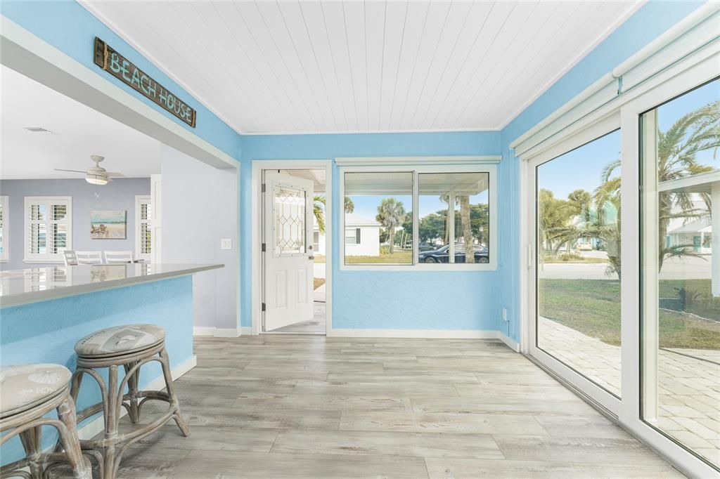 На продажу: $359,900 (2 спален, 2 ванн, 1275 Квадратных фут)