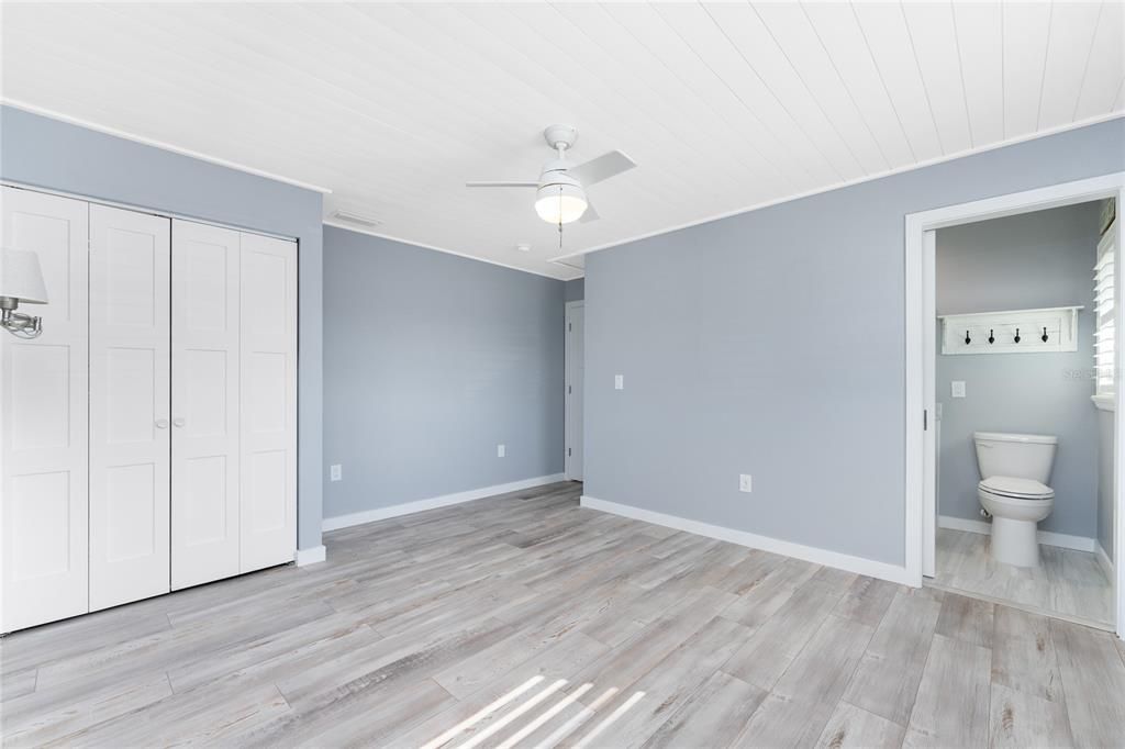 На продажу: $359,900 (2 спален, 2 ванн, 1275 Квадратных фут)