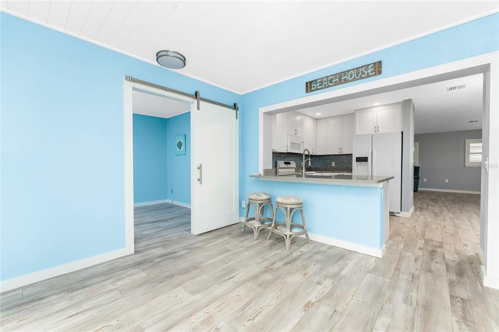 На продажу: $359,900 (2 спален, 2 ванн, 1275 Квадратных фут)