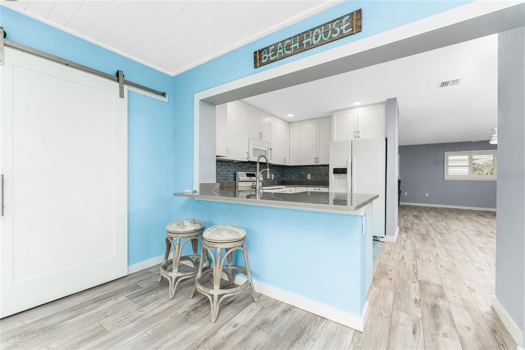 На продажу: $359,900 (2 спален, 2 ванн, 1275 Квадратных фут)