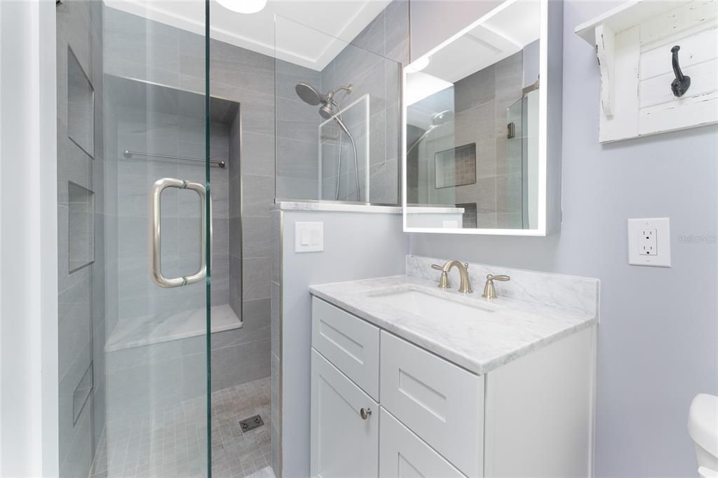 На продажу: $359,900 (2 спален, 2 ванн, 1275 Квадратных фут)