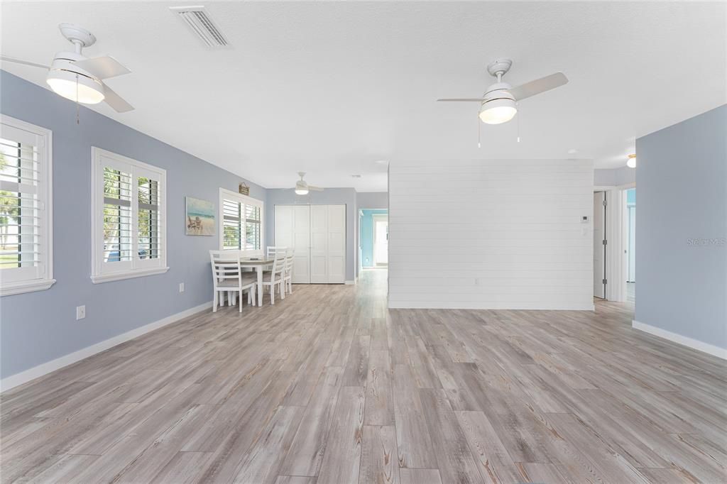 На продажу: $359,900 (2 спален, 2 ванн, 1275 Квадратных фут)