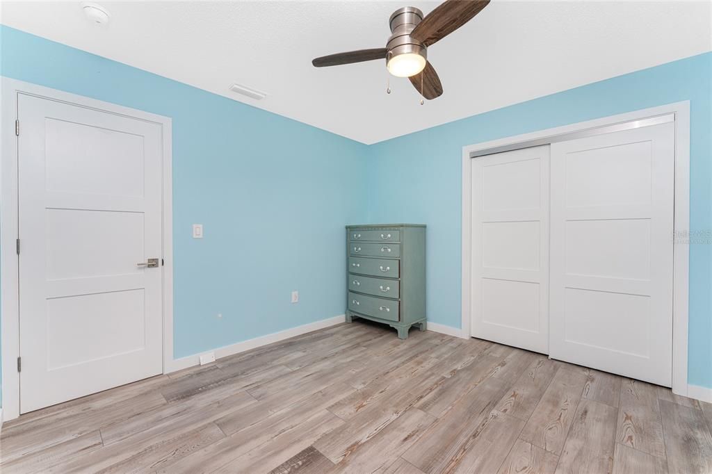 На продажу: $359,900 (2 спален, 2 ванн, 1275 Квадратных фут)