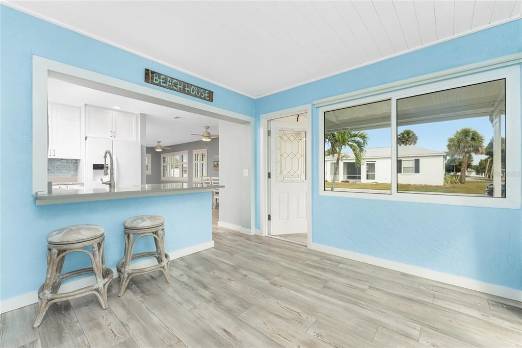 На продажу: $359,900 (2 спален, 2 ванн, 1275 Квадратных фут)