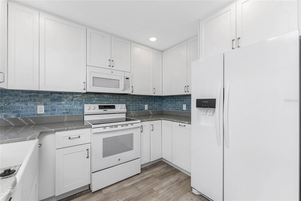 На продажу: $359,900 (2 спален, 2 ванн, 1275 Квадратных фут)