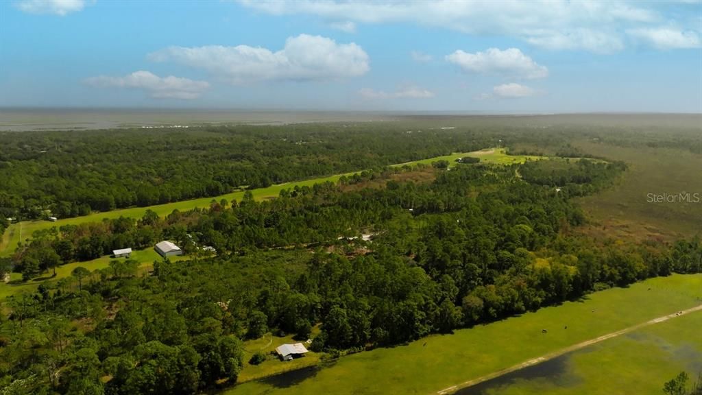На продажу: $649,900 (4.19 acres)