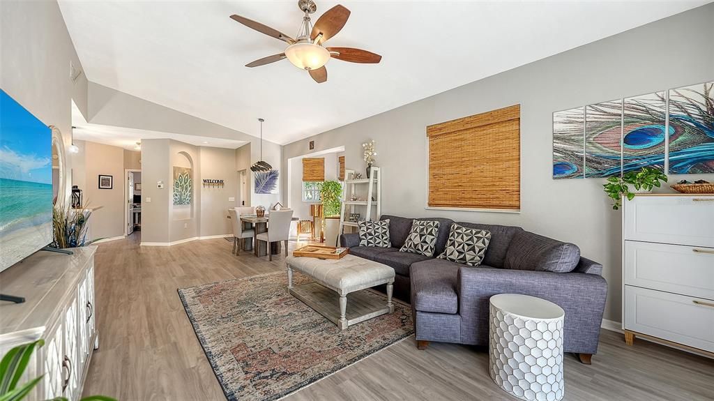 For Sale: $299,000 (2 beds, 2 baths, 1243 Square Feet)