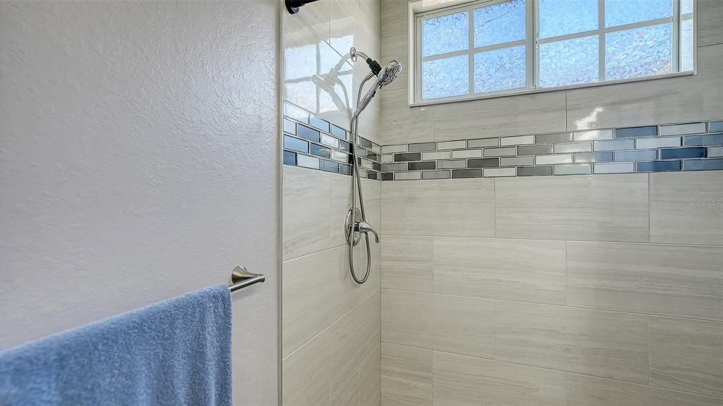 For Sale: $299,000 (2 beds, 2 baths, 1243 Square Feet)