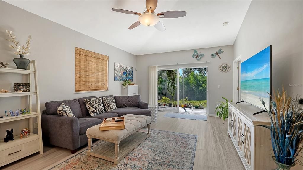 For Sale: $299,000 (2 beds, 2 baths, 1243 Square Feet)