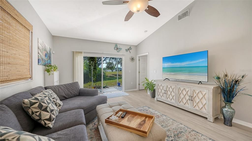 For Sale: $299,000 (2 beds, 2 baths, 1243 Square Feet)