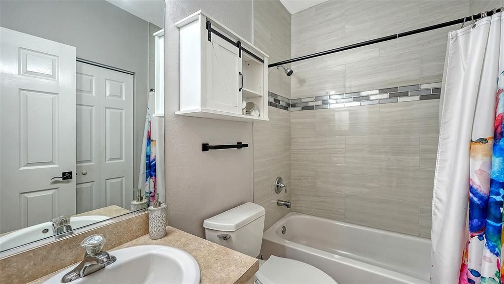 For Sale: $299,000 (2 beds, 2 baths, 1243 Square Feet)