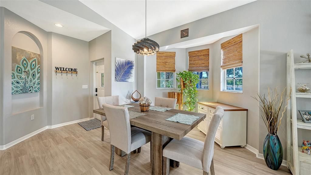 For Sale: $299,000 (2 beds, 2 baths, 1243 Square Feet)