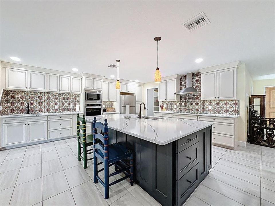 For Sale: $950,000 (4 beds, 4 baths, 2866 Square Feet)