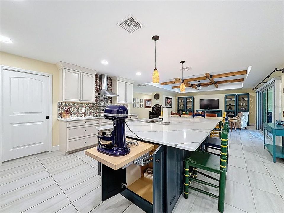 For Sale: $950,000 (4 beds, 4 baths, 2866 Square Feet)